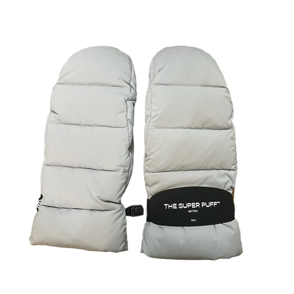 Aritzia Accessories - The Super Puff Mitten NWT